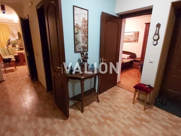 Продаю уютную 3 комнатную квартиру по адресу: ул. Лобановского, 128, Голосеевский район.