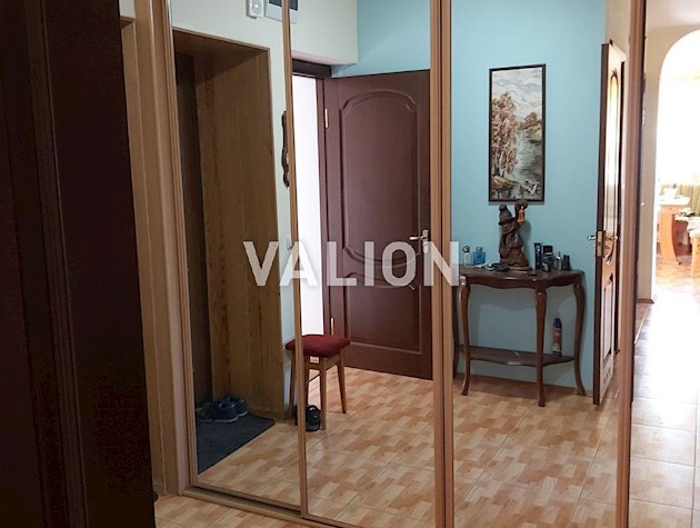 Продаю уютную 3 комнатную квартиру по адресу: ул. Лобановского, 128, Голосеевский район.