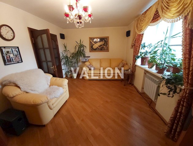 Продаю уютную 3 комнатную квартиру по адресу: ул. Лобановского, 128, Голосеевский район.