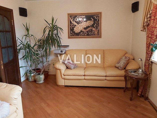 Продаю уютную 3 комнатную квартиру по адресу: ул. Лобановского, 128, Голосеевский район.