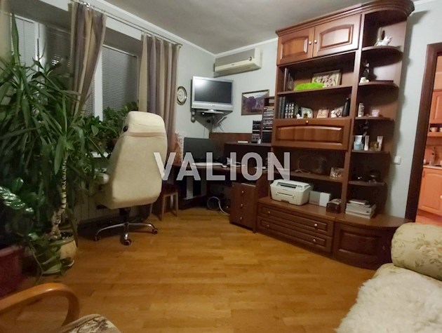 Продаю уютную 3 комнатную квартиру по адресу: ул. Лобановского, 128, Голосеевский район.