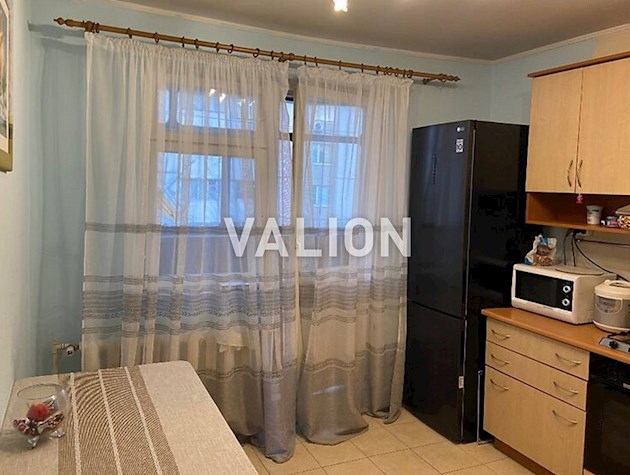 Продаж 4-кімнатної квартири на вул. Пулюя, 3