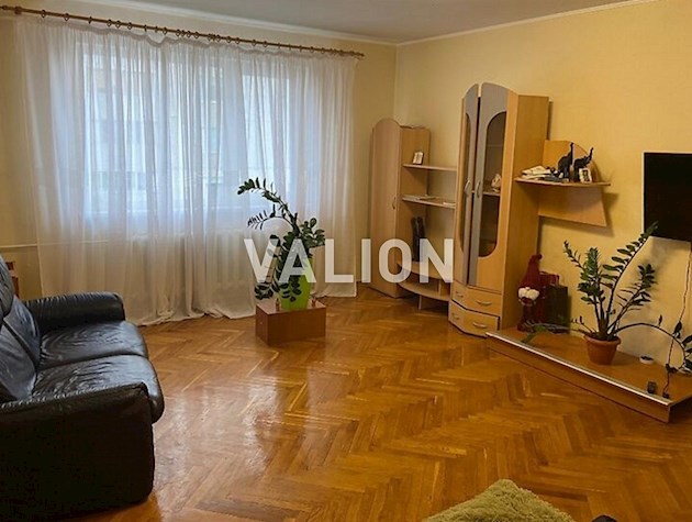 Продаж 4-кімнатної квартири на вул. Пулюя, 3