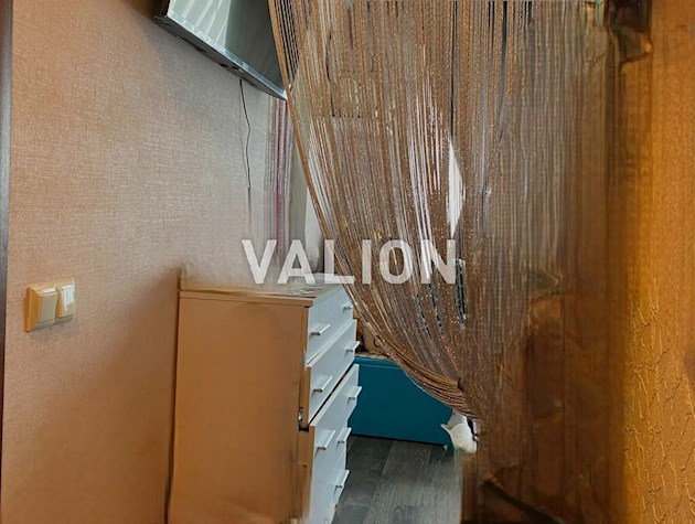 ул Выговская 9. Нивки. Гостинка с ремонтом.