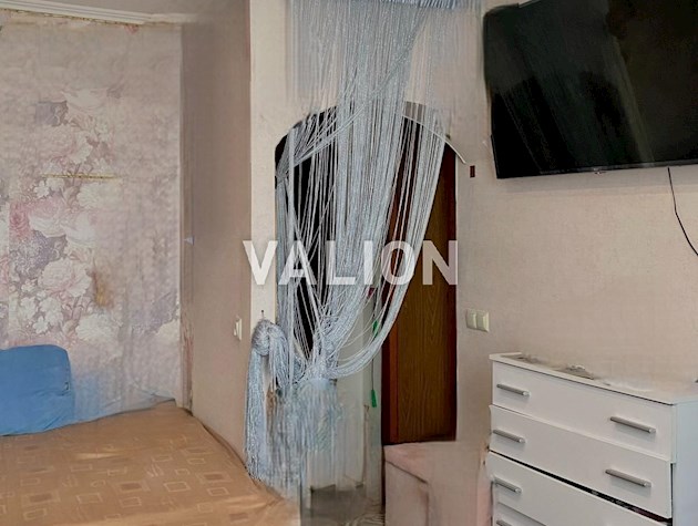 ул Выговская 9. Нивки. Гостинка с ремонтом.