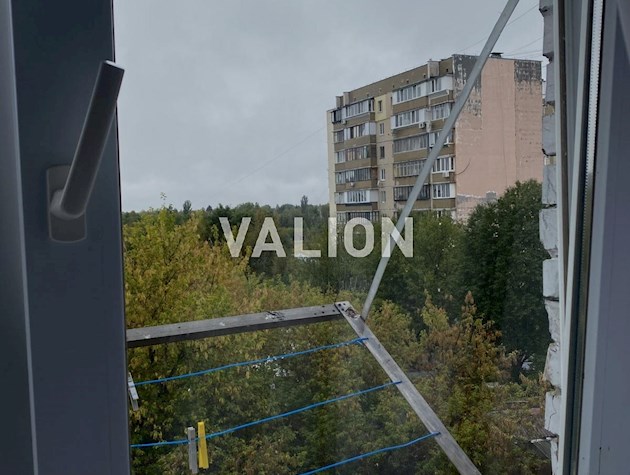 ул Выговская 9. Нивки. Гостинка с ремонтом.