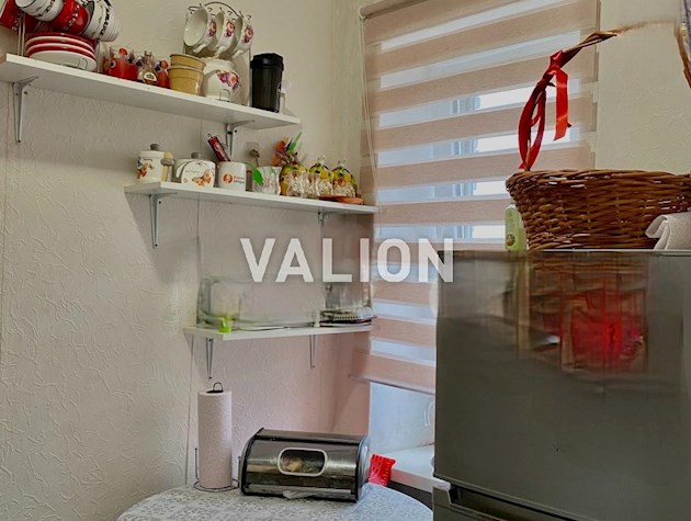 ул Выговская 9. Нивки. Гостинка с ремонтом.