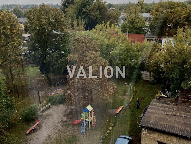 ул Выговская 9. Нивки. Гостинка с ремонтом.