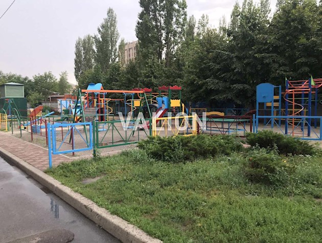 Продам 1-комнатную квартиру по ул.Краковская, 13в, метро Дарница