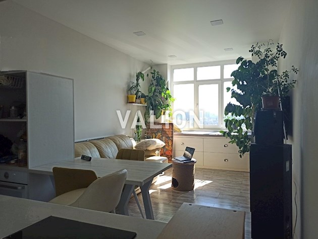 Продаю 2х комнатную, квартиру. ул. Полевая 73, ЖК Караваевы дачи.