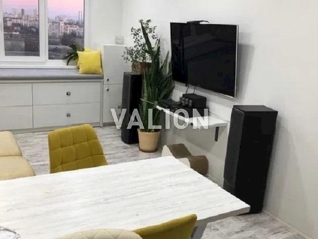 Продаю 2х комнатную, квартиру. ул. Полевая 73, ЖК Караваевы дачи.