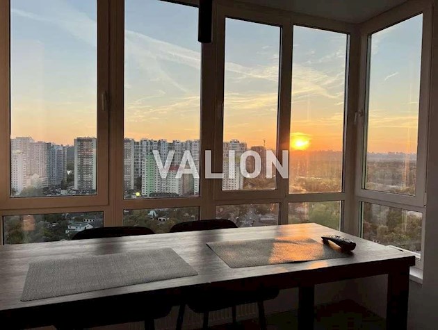 Продаж 2 кімн. в ЖК Каховській, метро Лівобережна.