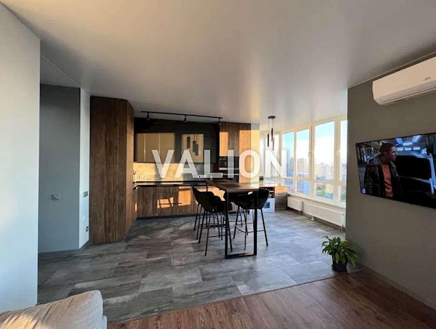 Продаж 2 кімн. в ЖК Каховській, метро Лівобережна.