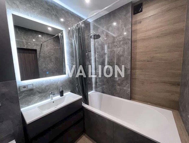 Продаж 2 кімн. в ЖК Каховській, метро Лівобережна.