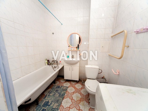 Продается 2-комнатная квартира по ул. Княжий Затон, 16а