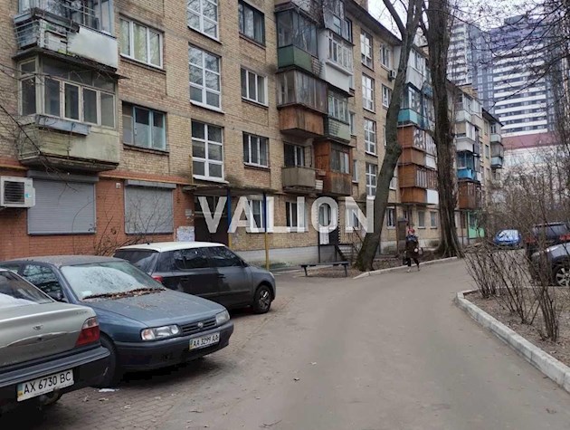 Продам 2к.кв Соломенский р-н, ул.Донецкая. 3, 2/5 кирпичный