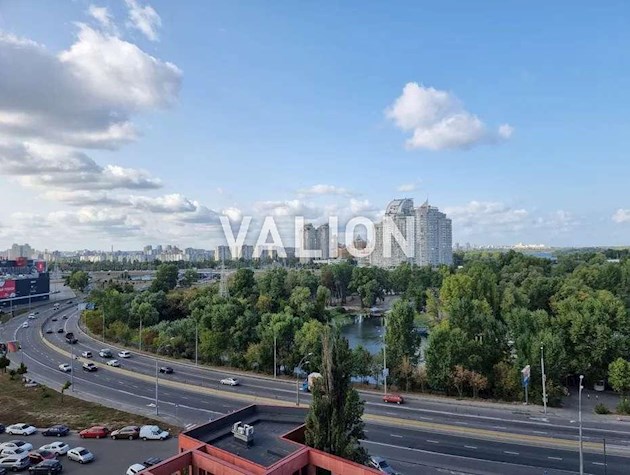 Продаж 3-к квартири вул. Набережно-Рибальська 27