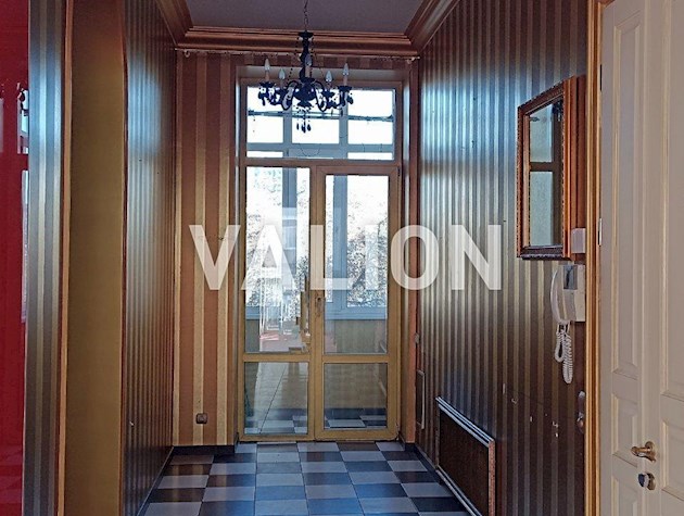 Продажа 5к квартиры на Богдана Хмельницкого 68