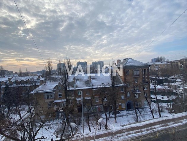 1 комн. сталинка в центре.м.Дружбы Народов.