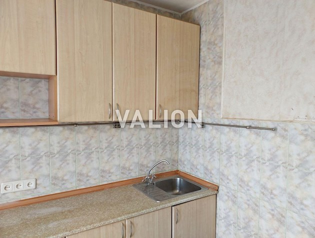 Двухкомнатная. вул. Приречная, 9-А, рядом метро и Днепр