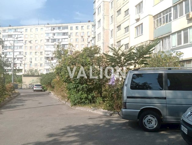 Двухкомнатная. вул. Приречная, 9-А, рядом метро и Днепр