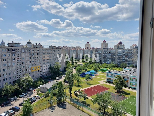 Двухкомнатная. вул. Приречная, 9-А, рядом метро и Днепр