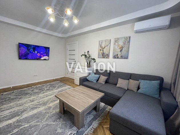 Продаётся уютная 2 комнатная квартира по ул. Пожарского,8, метро Дарница