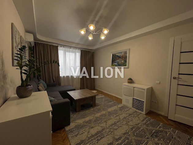 Продаётся уютная 2 комнатная квартира по ул. Пожарского,8, метро Дарница