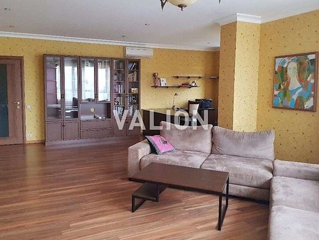 Продаж 6-кімнатної квартири 232 кв. м на вул. Олександра Мишуги, 2.