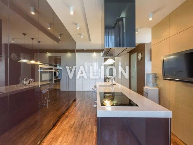 Продажа 4к квартиры с дизайнерским ремонтом, ул. Мокрая (Кудряшова) 20, ЖК Времена года