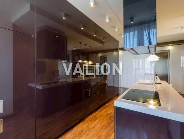 Продажа 4к квартиры с дизайнерским ремонтом, ул. Мокрая (Кудряшова) 20, ЖК Времена года