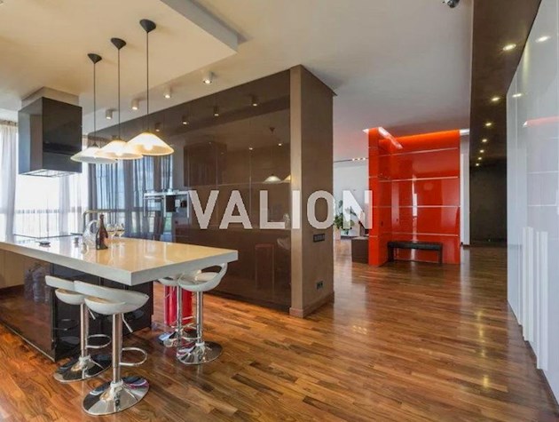 Продажа 4к квартиры с дизайнерским ремонтом, ул. Мокрая (Кудряшова) 20, ЖК Времена года