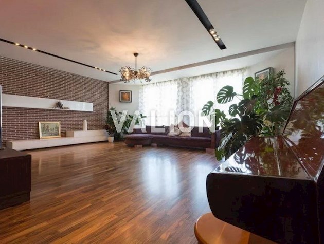 Продажа 4к квартиры с дизайнерским ремонтом, ул. Мокрая (Кудряшова) 20, ЖК Времена года