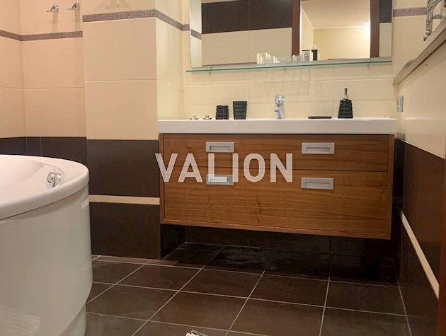 Продаж просторої 3-кімнатної квартири 108м2 по вул. Лук’яненко Левка (Тимошенко), 21, м. Мінська.