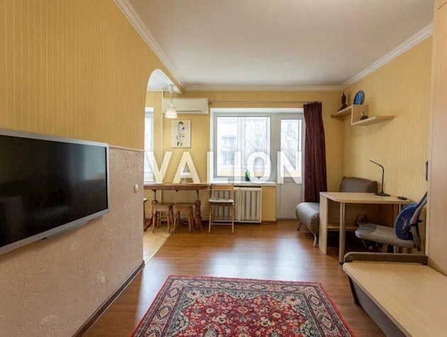 Подам1к квартиру на Печерську, вул. Бойчука 26.