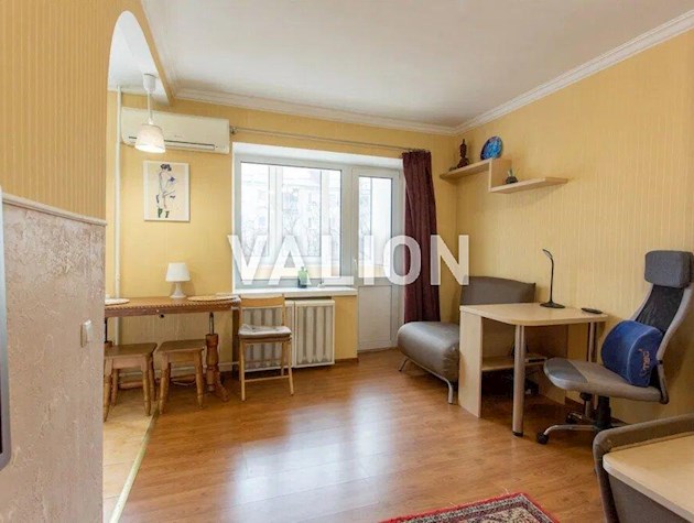 Подам1к квартиру на Печерську, вул. Бойчука 26.