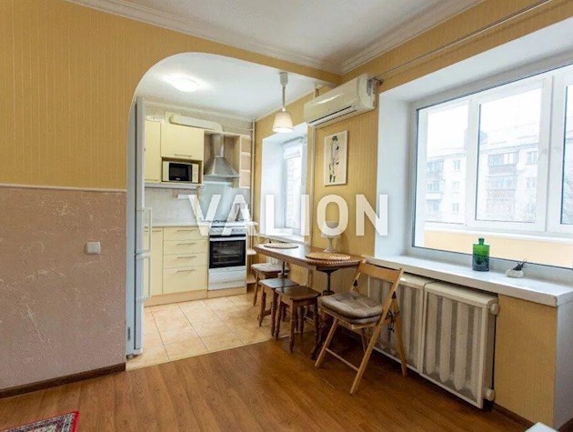 Подам1к квартиру на Печерську, вул. Бойчука 26.