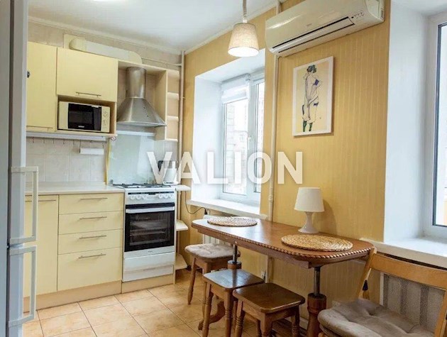 Подам1к квартиру на Печерську, вул. Бойчука 26.