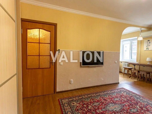 Подам1к квартиру на Печерську, вул. Бойчука 26.