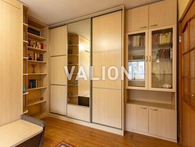 Подам1к квартиру на Печерську, вул. Бойчука 26.