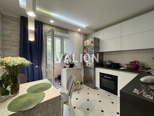 Продаж двокімнатної квартири по вул. Волоградська, 3