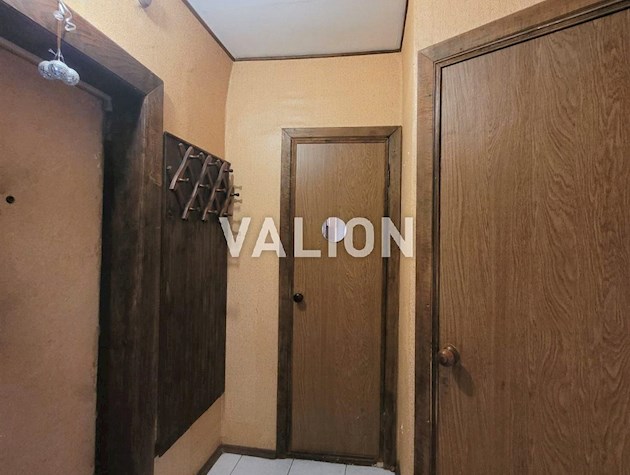 Продам 1-кімнатну видову квартиру біля метро Лівобережна