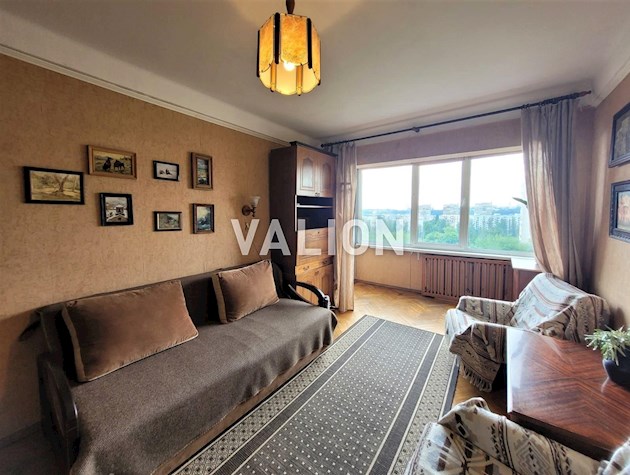 Продам 1-кімнатну видову квартиру біля метро Лівобережна