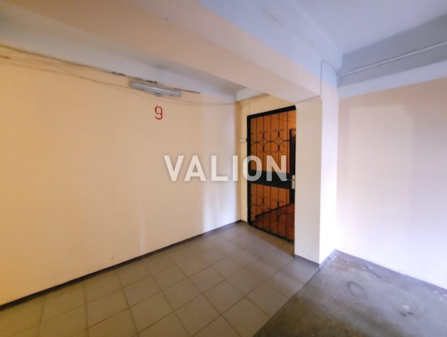 Продам 1-кімнатну видову квартиру біля метро Лівобережна