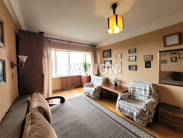 Продам 1-кімнатну видову квартиру біля метро Лівобережна