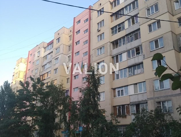 Продажа 3-х комнатной квартиры на Оболони в 5-ти минутах пешком до метро Героев Днепра.