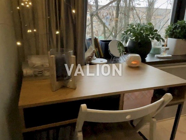 Продаю 2 комнатную квартиру по ул. Пражская, 21, Днепровский район, м.Черниговская. Без комиссии