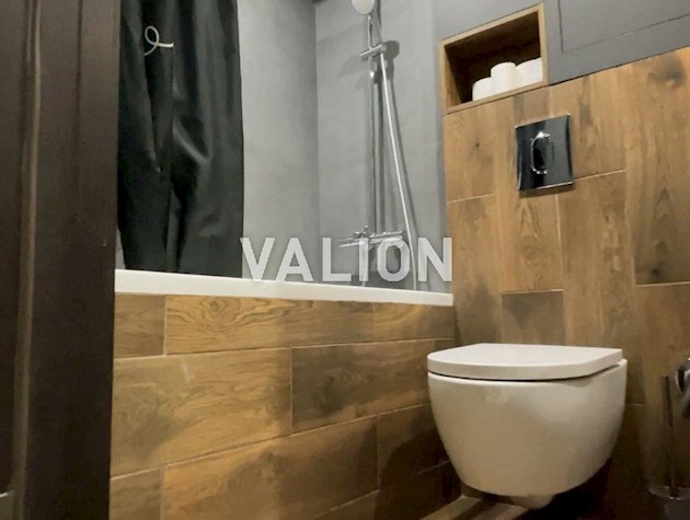 Продаю 2 комнатную квартиру по ул. Пражская, 21, Днепровский район, м.Черниговская. Без комиссии