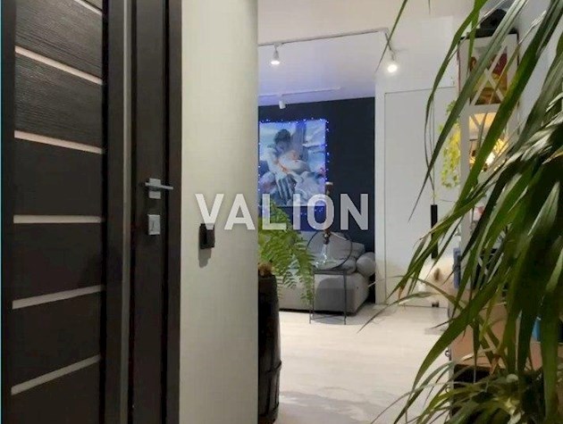 Продаю 2 комнатную квартиру по ул. Пражская, 21, Днепровский район, м.Черниговская. Без комиссии