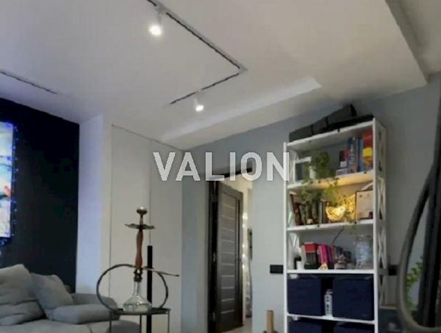 Продаю 2 комнатную квартиру по ул. Пражская, 21, Днепровский район, м.Черниговская. Без комиссии